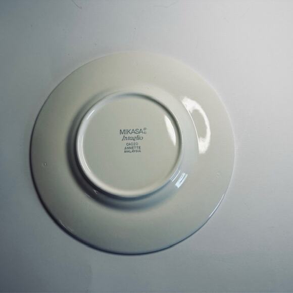 Mikasa Annette Bread&Butter Plates, Set of 10 Intaglio Red Flowers, Blue Scroll - Picture 5 of 10